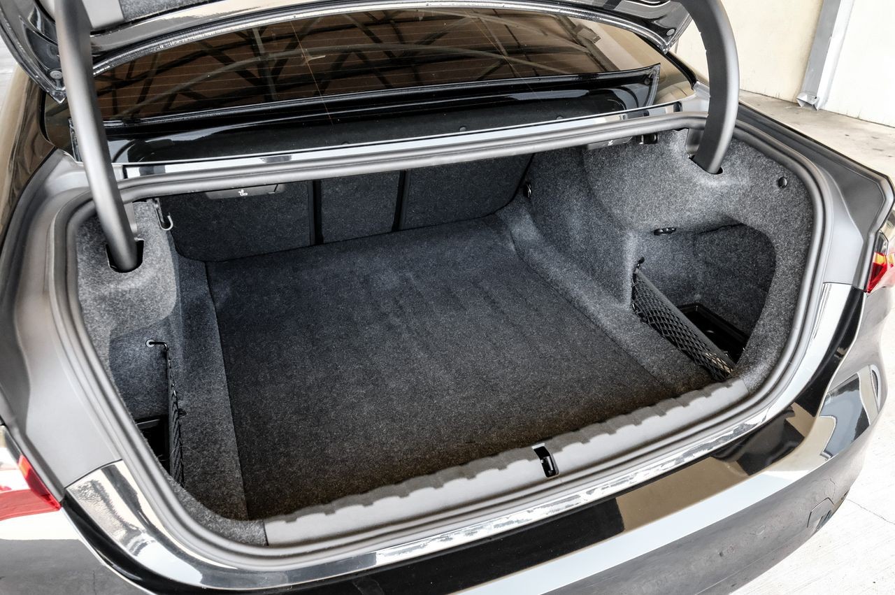 BMW 430i Vehicle Main Gallery Image 39
