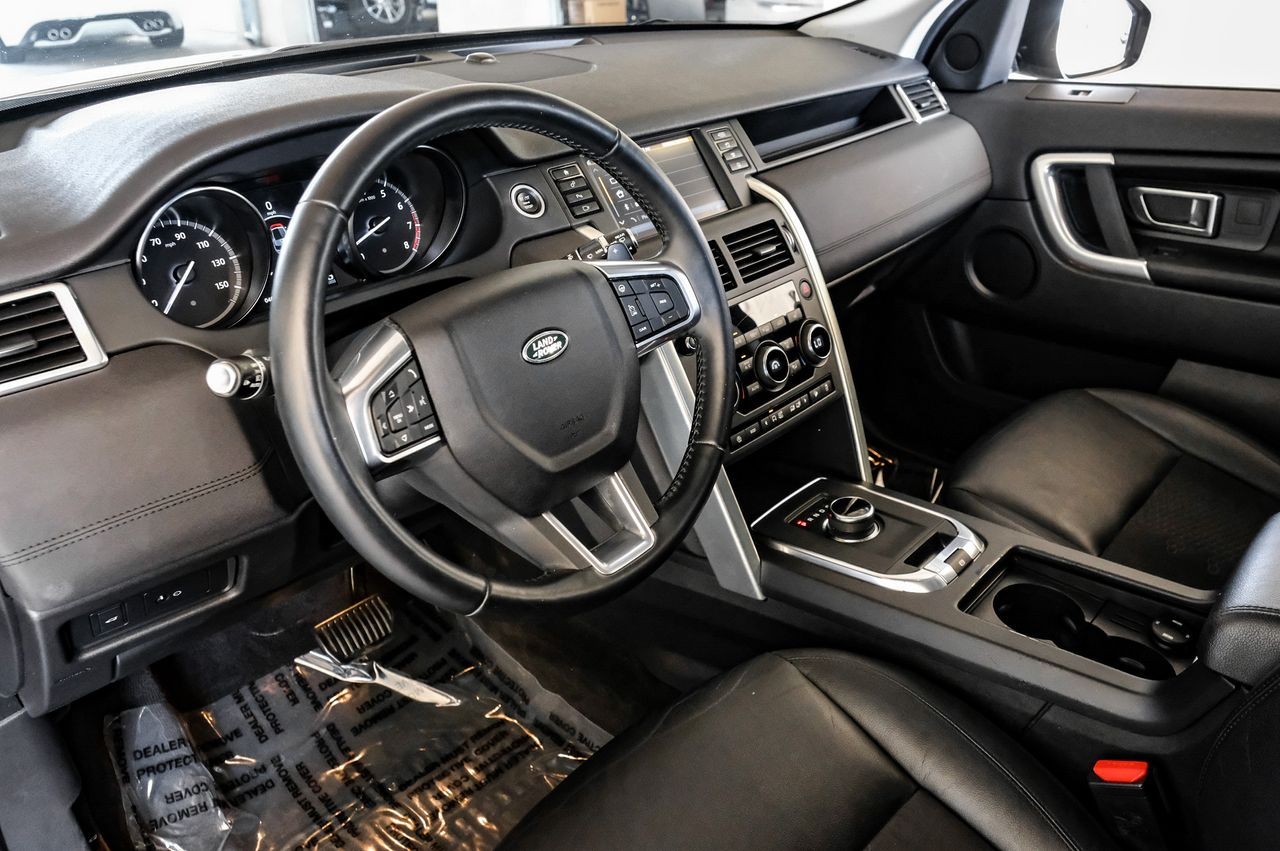Land Rover Discovery Sport Vehicle Main Gallery Image 03
