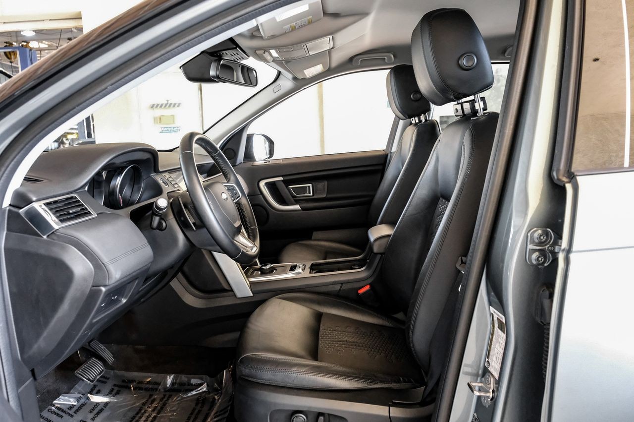 Land Rover Discovery Sport Vehicle Main Gallery Image 04