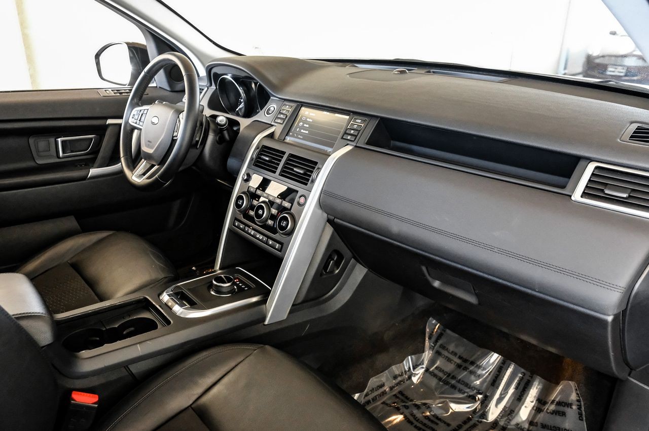 Land Rover Discovery Sport Vehicle Main Gallery Image 12