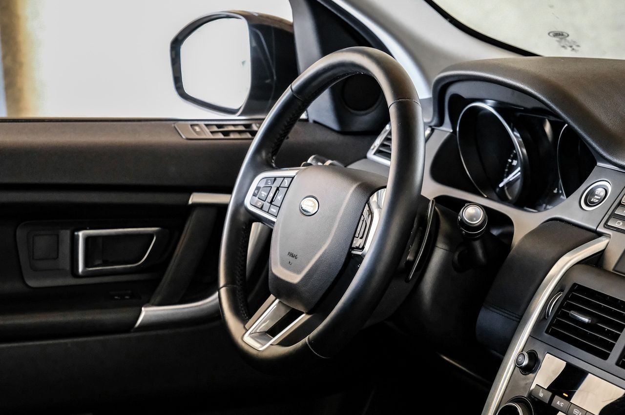 Land Rover Discovery Sport Vehicle Main Gallery Image 13