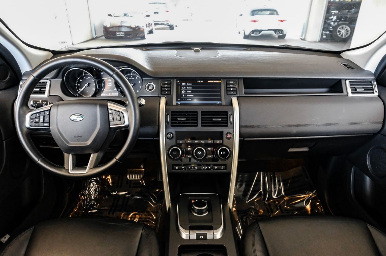 Land Rover Discovery Sport Vehicle Main Gallery Image 14