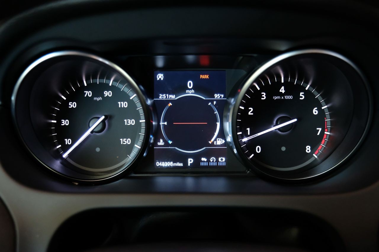 Land Rover Discovery Sport Vehicle Main Gallery Image 19