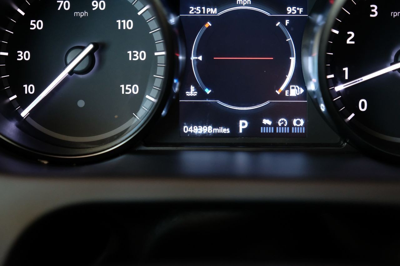 Land Rover Discovery Sport Vehicle Main Gallery Image 20