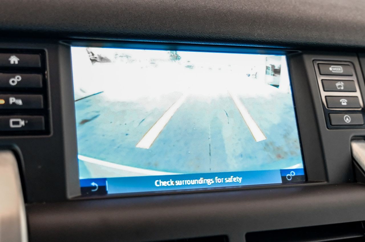 Land Rover Discovery Sport Vehicle Main Gallery Image 22