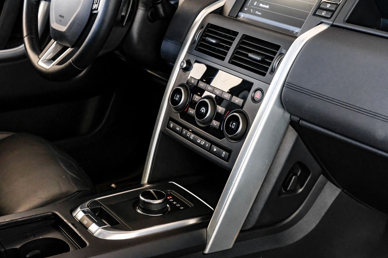 Land Rover Discovery Sport Vehicle Main Gallery Image 23