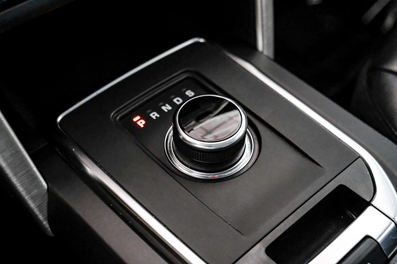 Land Rover Discovery Sport Vehicle Main Gallery Image 25
