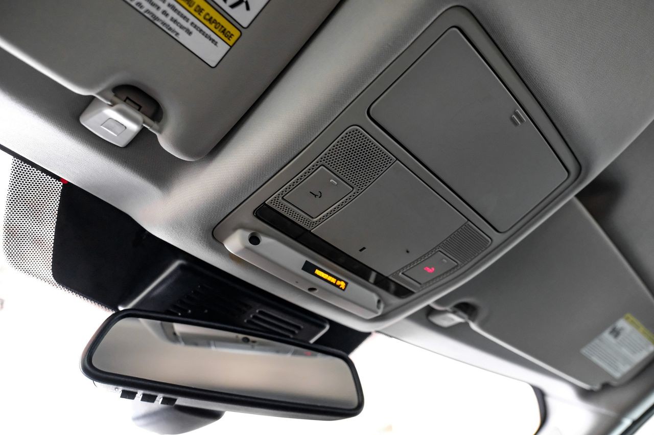 Land Rover Discovery Sport Vehicle Main Gallery Image 28