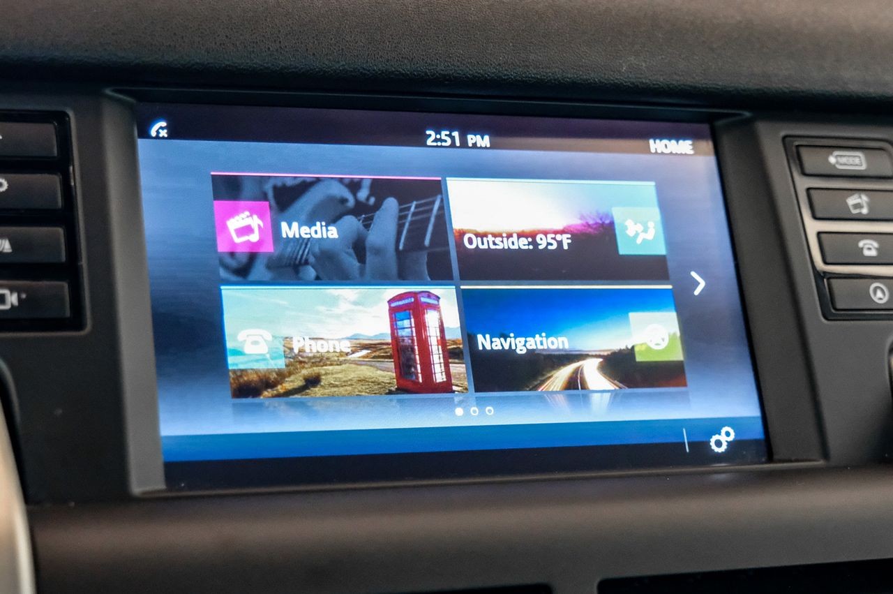 Land Rover Discovery Sport Vehicle Main Gallery Image 29