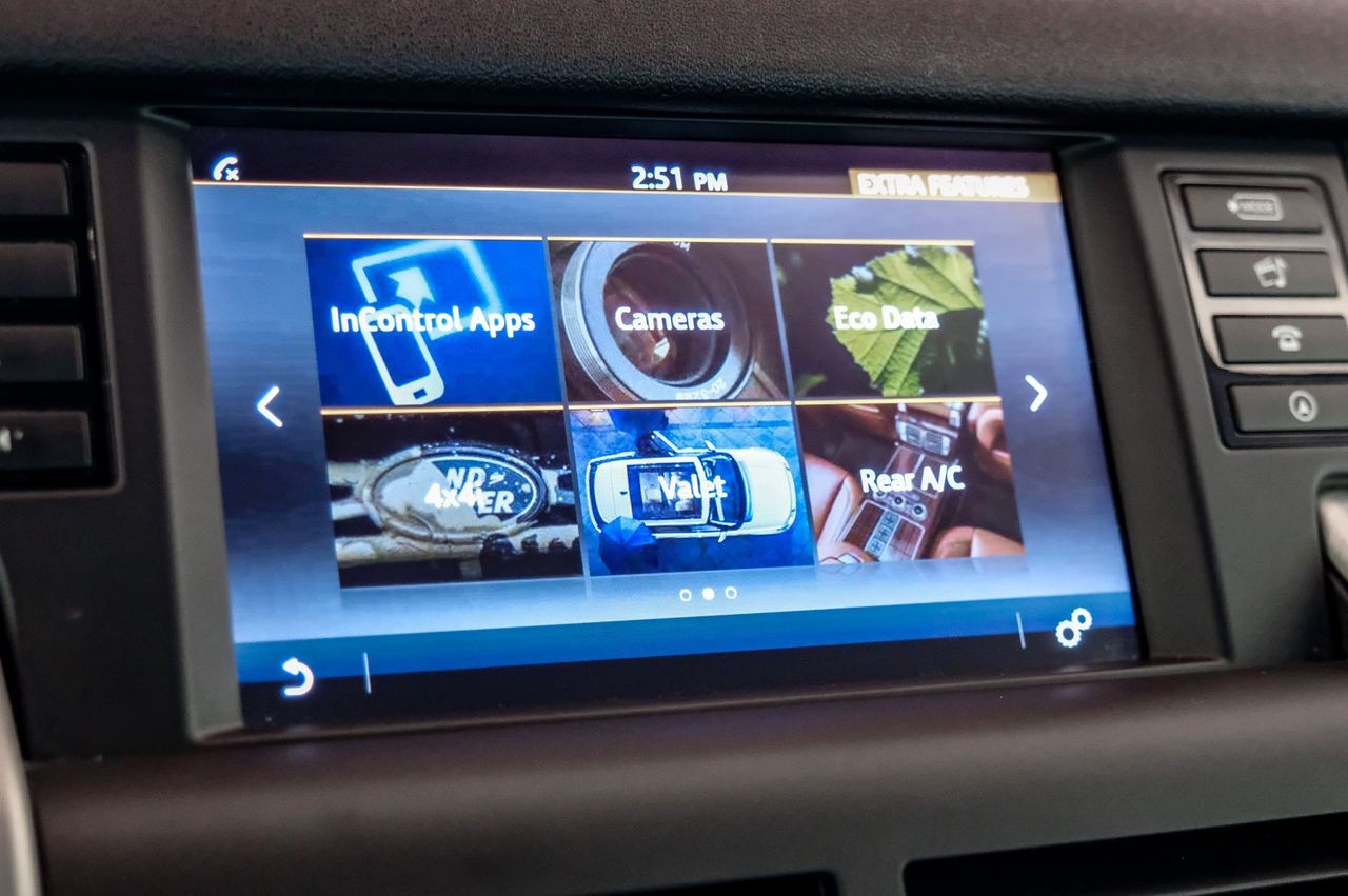 Land Rover Discovery Sport Vehicle Main Gallery Image 30