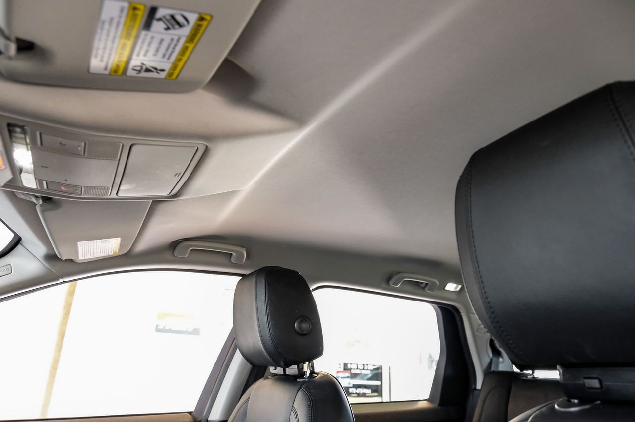 Land Rover Discovery Sport Vehicle Main Gallery Image 33