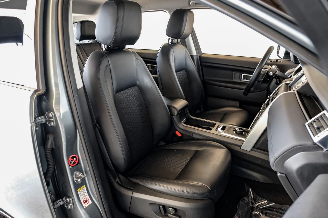 Land Rover Discovery Sport Vehicle Main Gallery Image 37