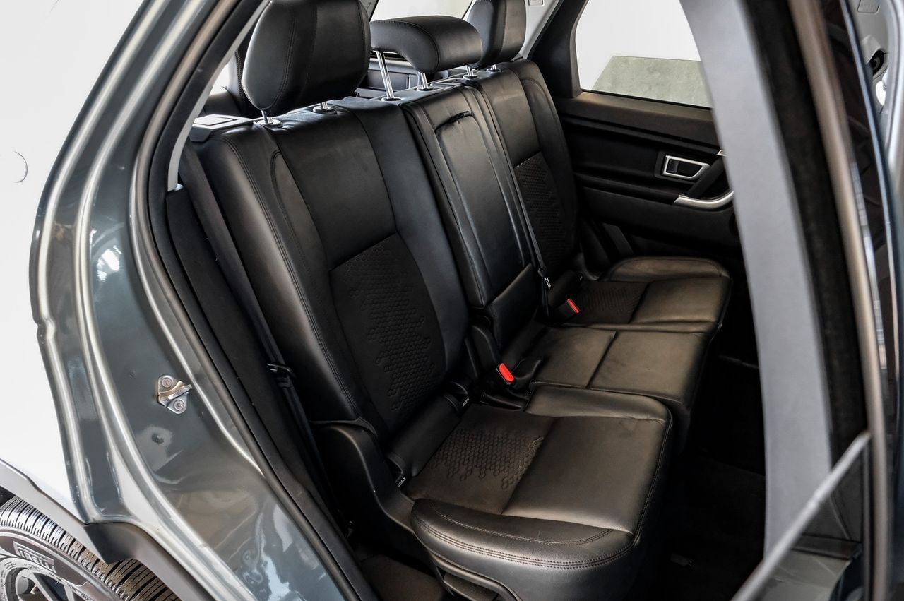 Land Rover Discovery Sport Vehicle Main Gallery Image 38