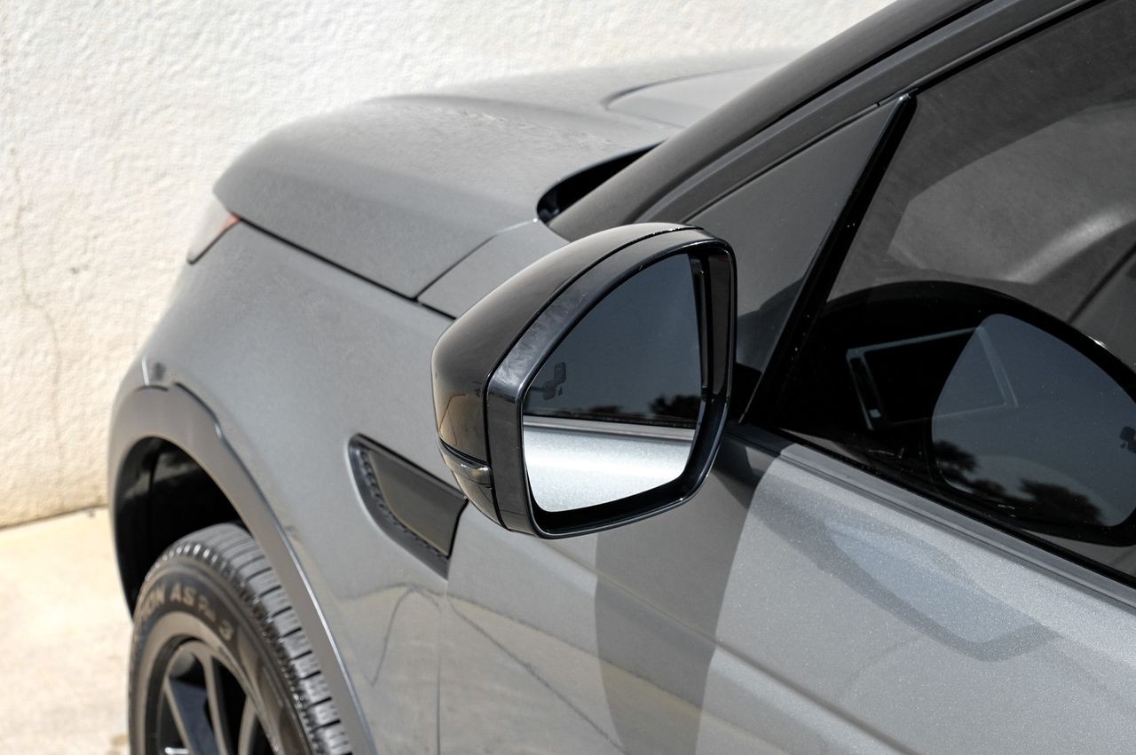 Land Rover Discovery Sport Vehicle Main Gallery Image 44