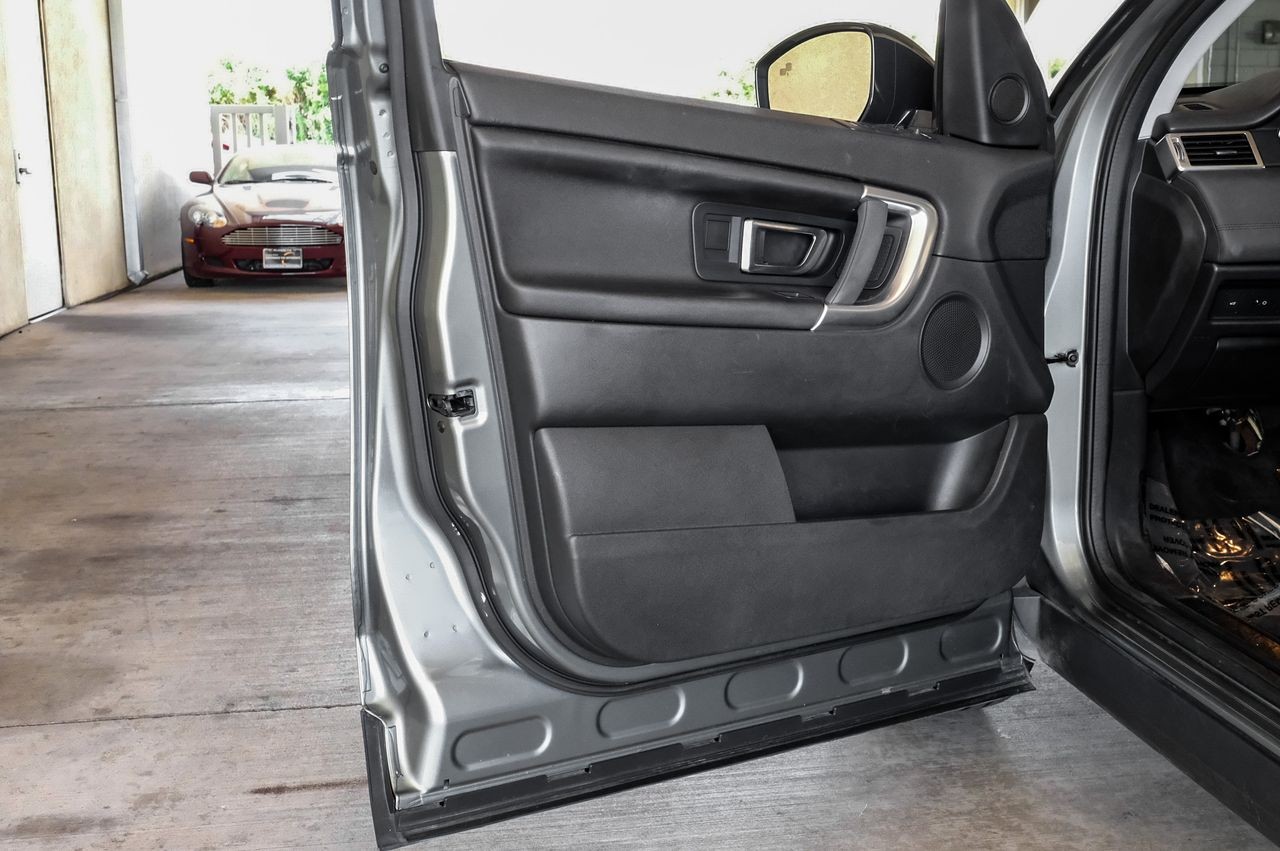 Land Rover Discovery Sport Vehicle Main Gallery Image 45