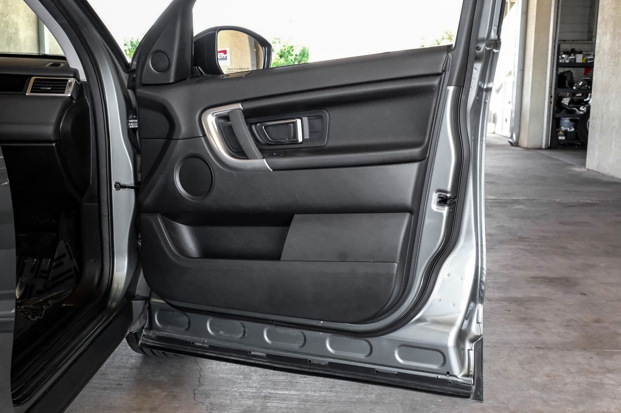 Land Rover Discovery Sport Vehicle Main Gallery Image 46