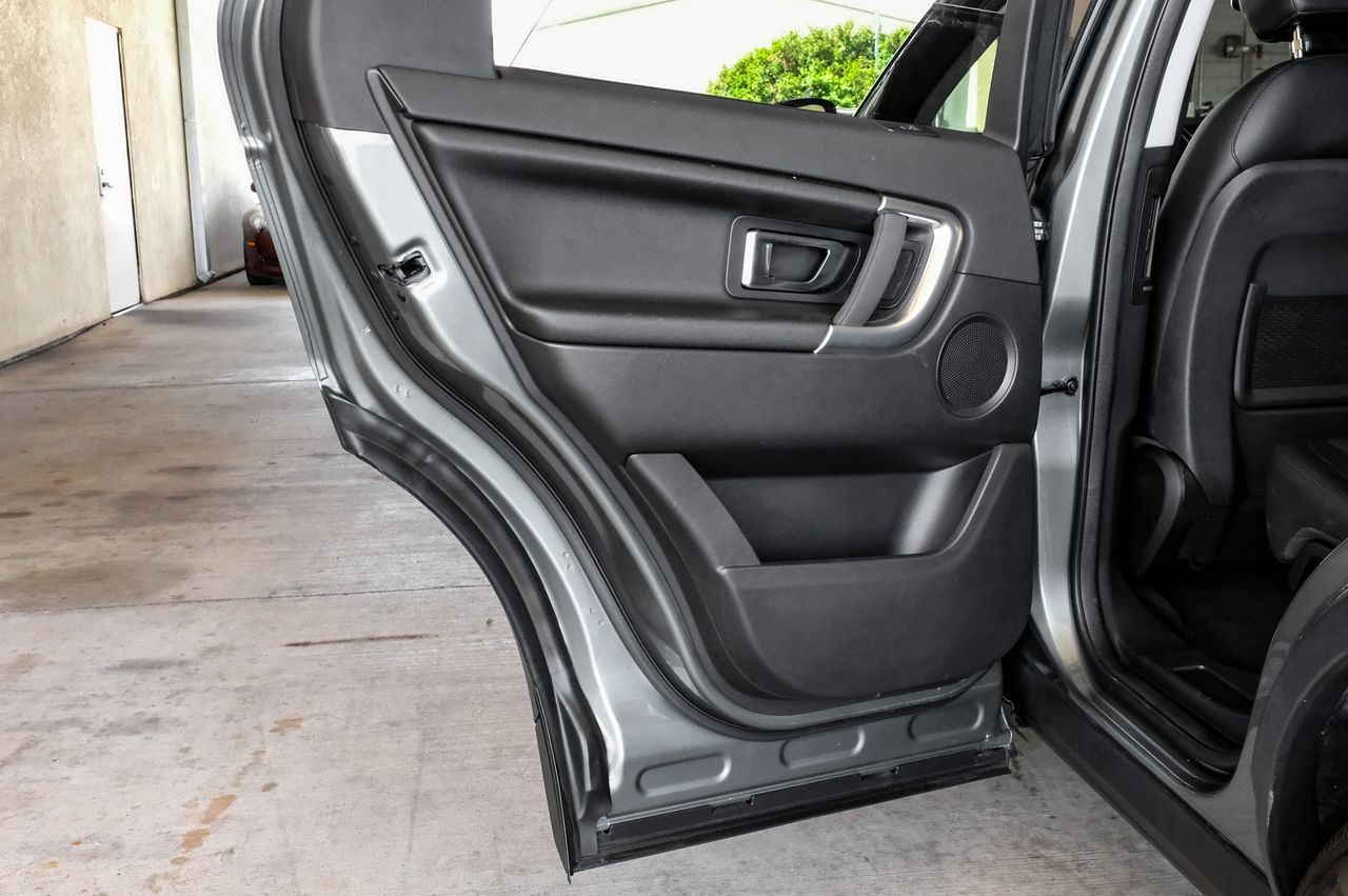 Land Rover Discovery Sport Vehicle Main Gallery Image 47