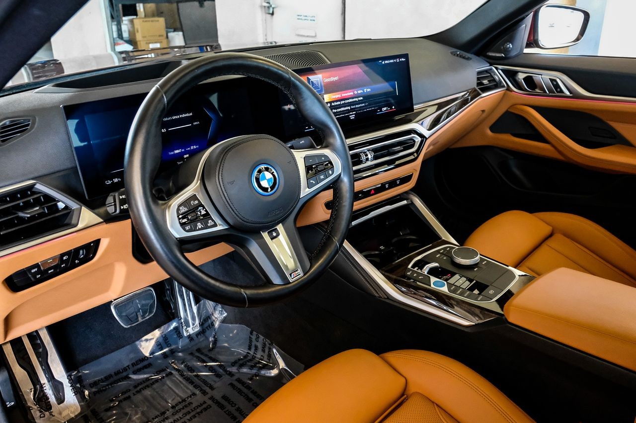 BMW i4 Vehicle Main Gallery Image 03