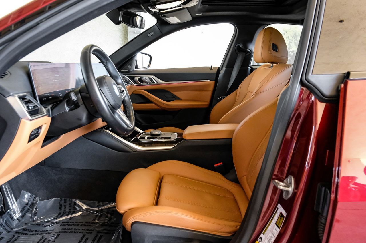 BMW i4 Vehicle Main Gallery Image 04
