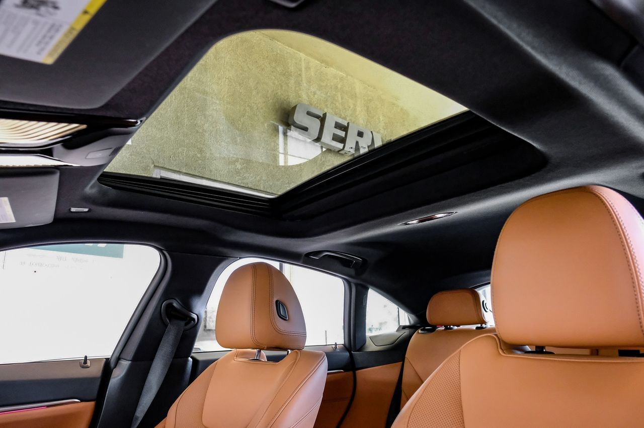 BMW i4 Vehicle Main Gallery Image 05