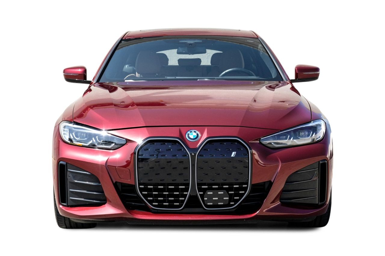 BMW i4 Vehicle Main Gallery Image 06