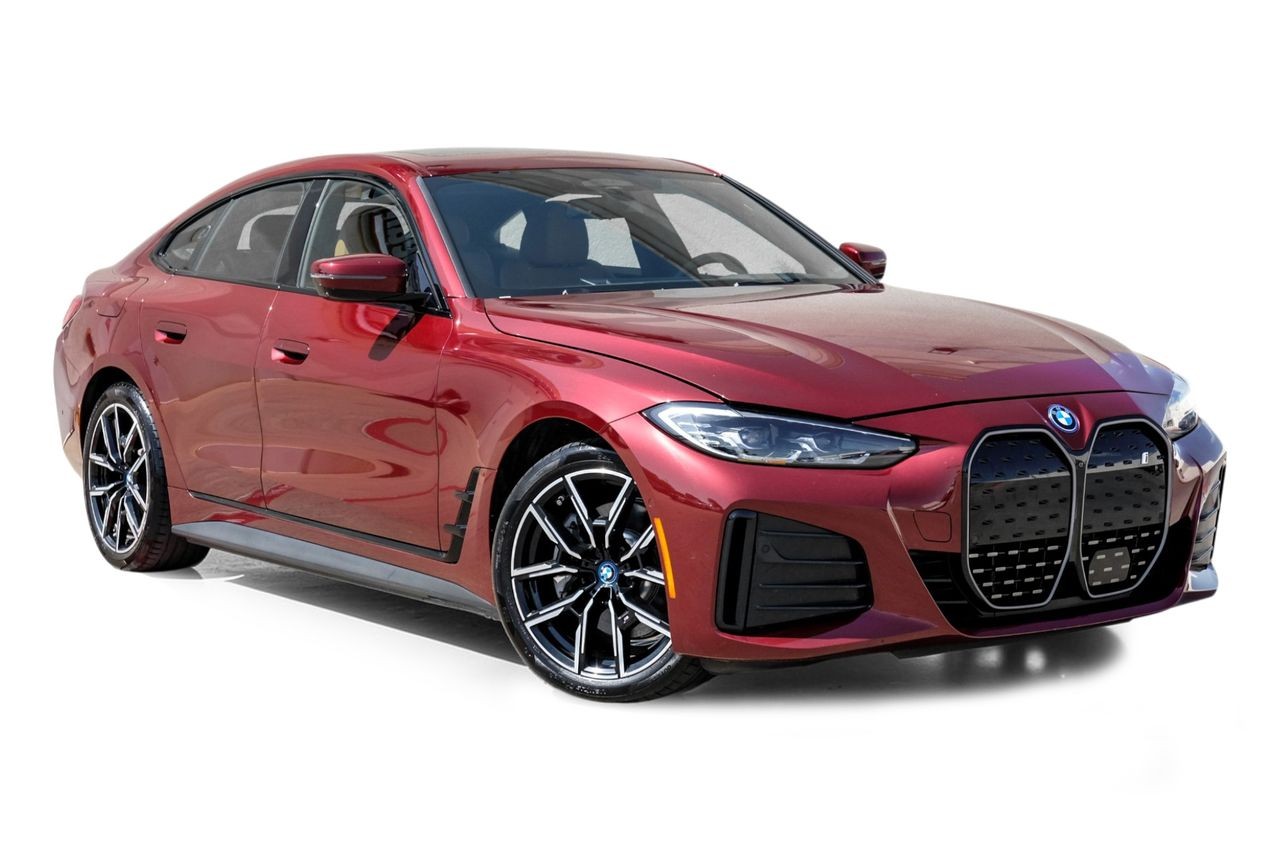 BMW i4 Vehicle Main Gallery Image 07