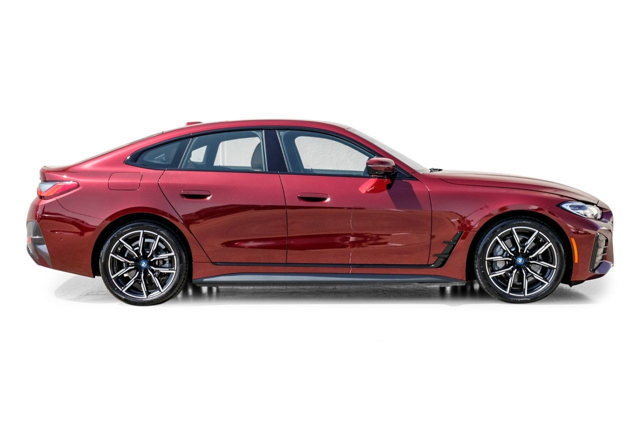 BMW i4 Vehicle Main Gallery Image 08