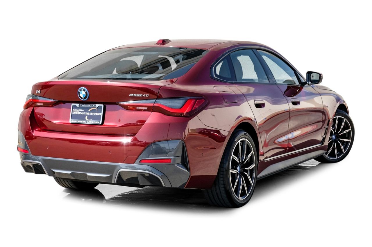 BMW i4 Vehicle Main Gallery Image 09