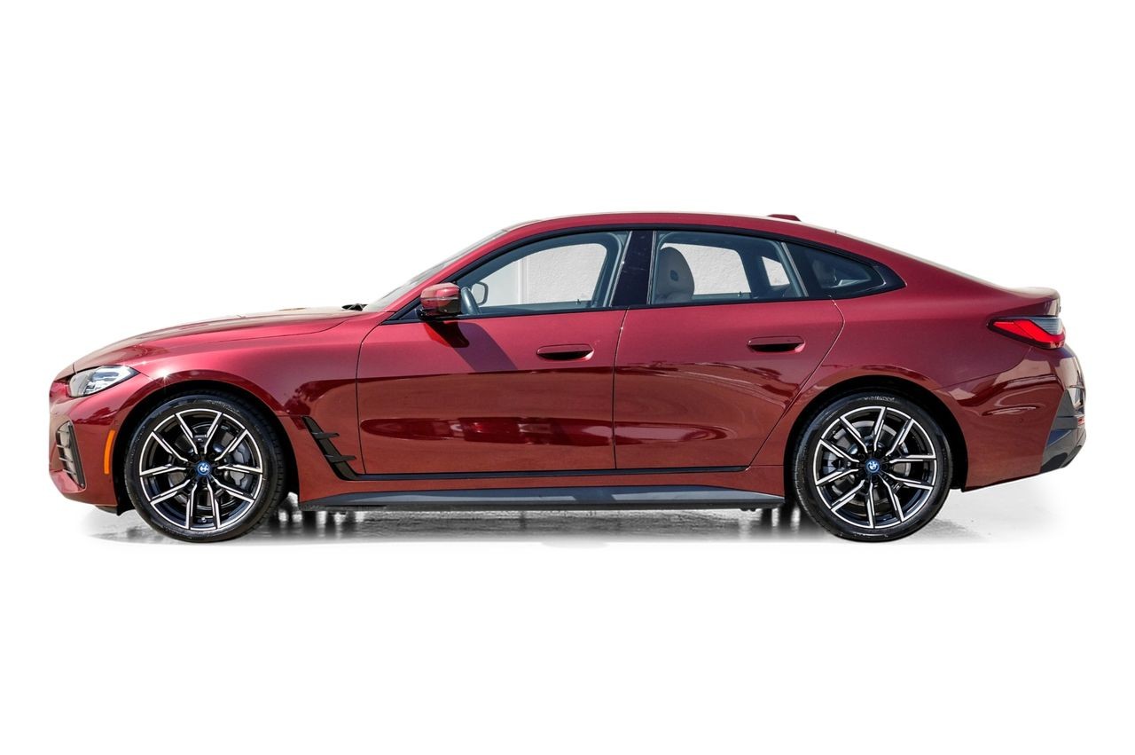 BMW i4 Vehicle Main Gallery Image 12