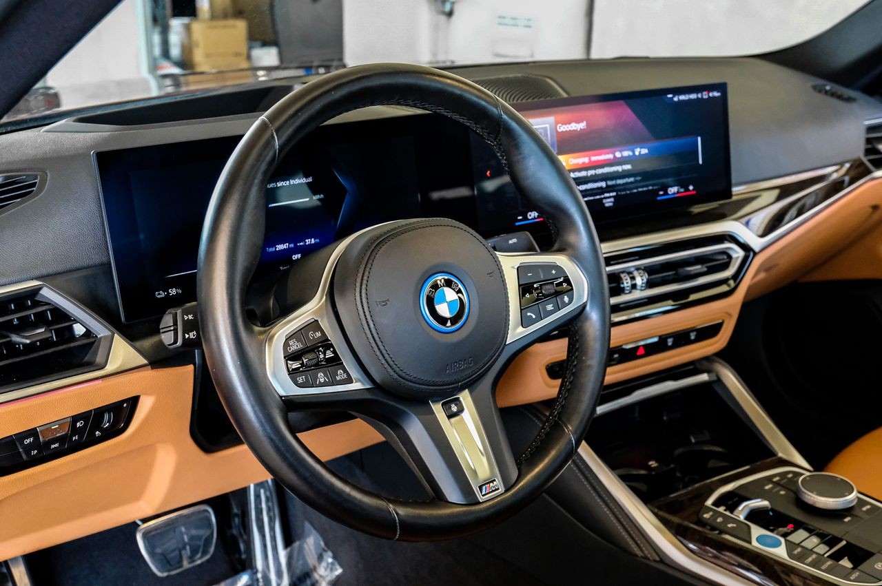 BMW i4 Vehicle Main Gallery Image 16