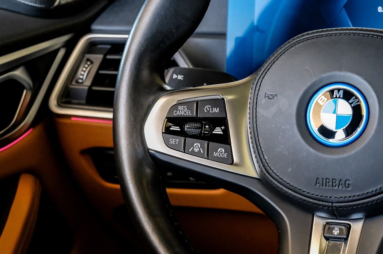 BMW i4 Vehicle Main Gallery Image 18