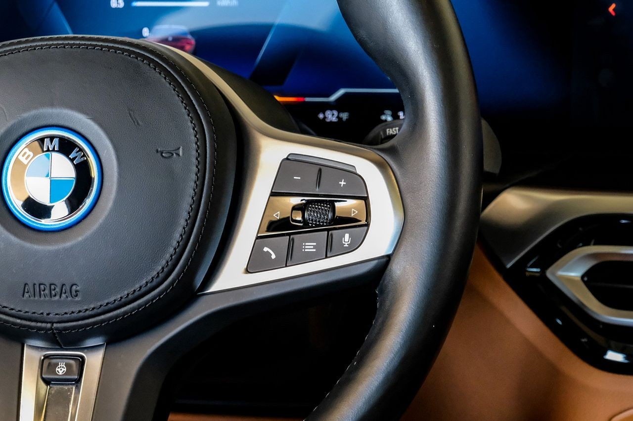 BMW i4 Vehicle Main Gallery Image 19