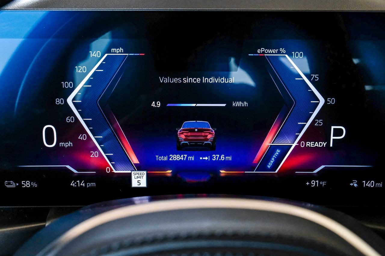 BMW i4 Vehicle Main Gallery Image 20