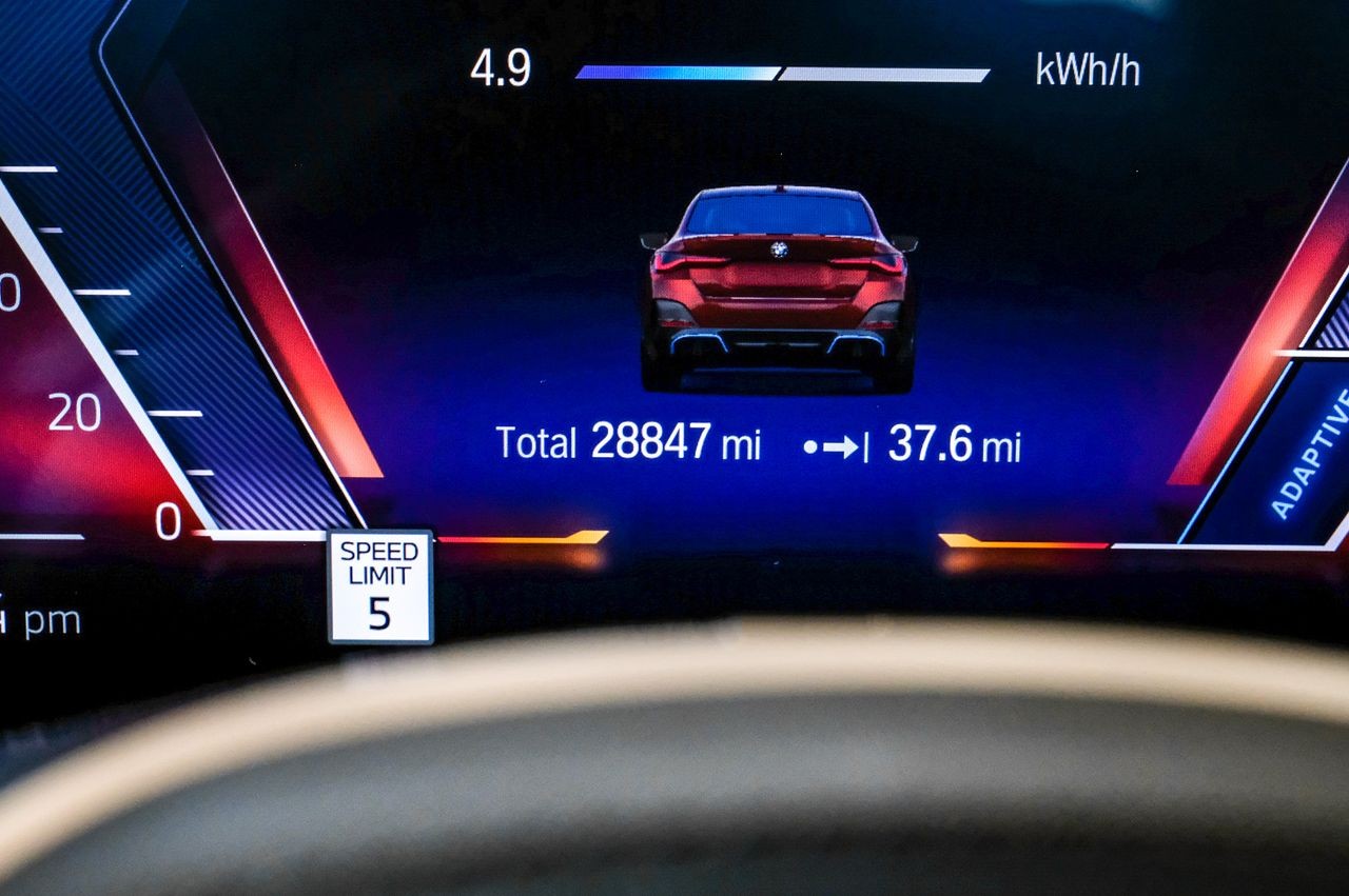 BMW i4 Vehicle Main Gallery Image 21