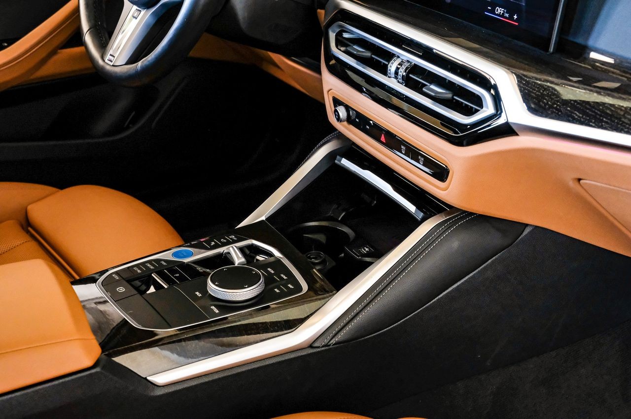 BMW i4 Vehicle Main Gallery Image 24
