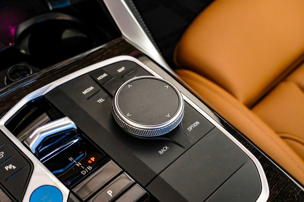 BMW i4 Vehicle Main Gallery Image 26