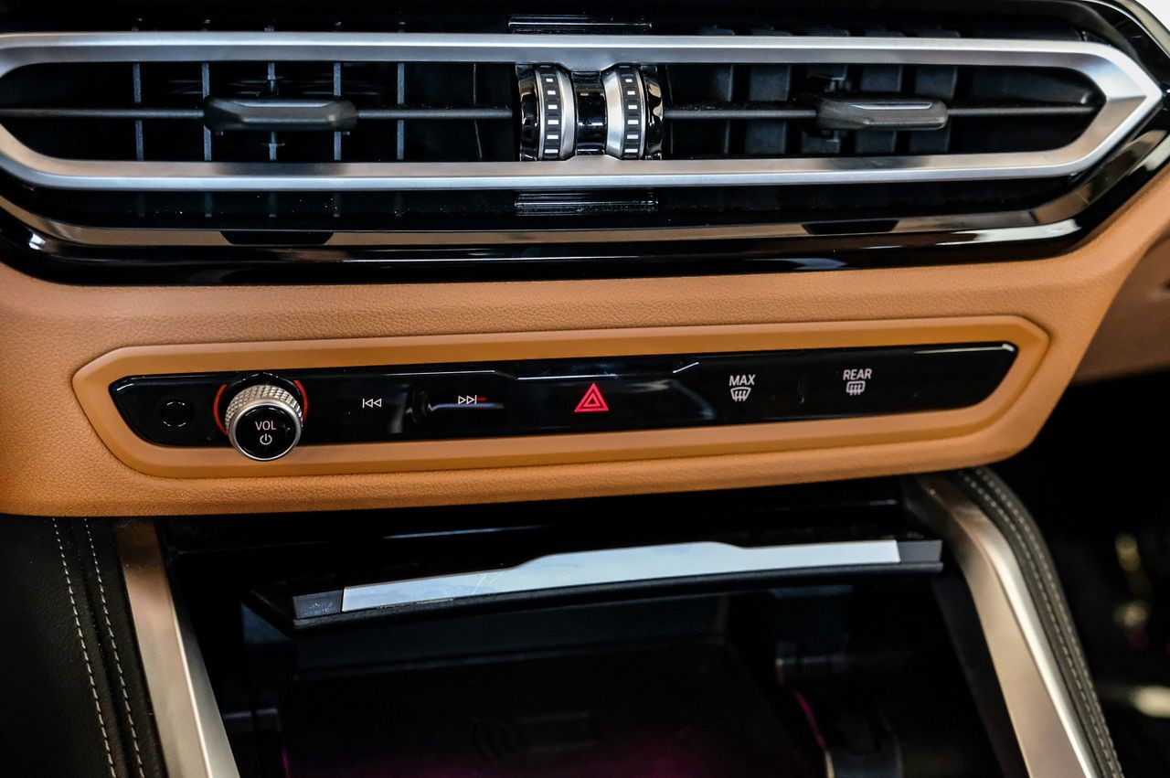 BMW i4 Vehicle Main Gallery Image 28