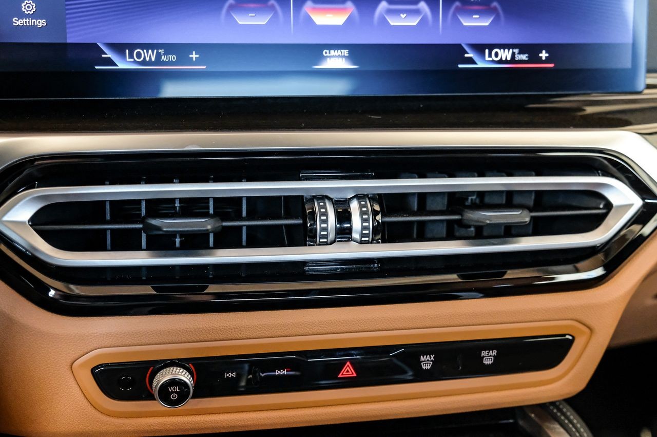 BMW i4 Vehicle Main Gallery Image 29