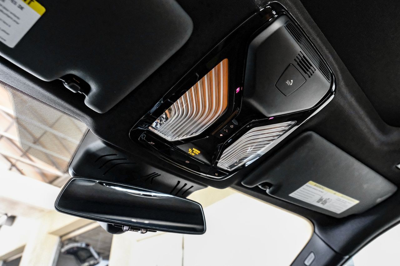 BMW i4 Vehicle Main Gallery Image 30