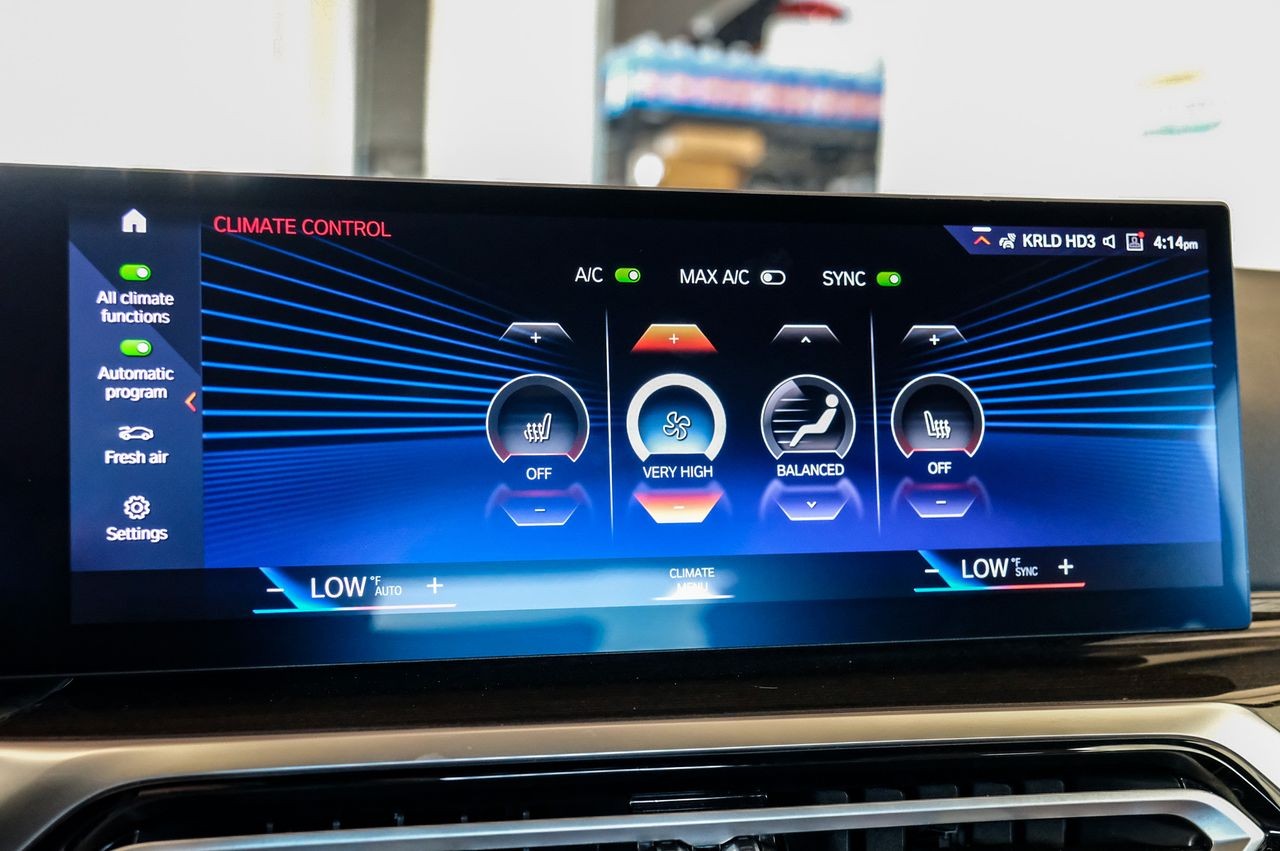 BMW i4 Vehicle Main Gallery Image 31