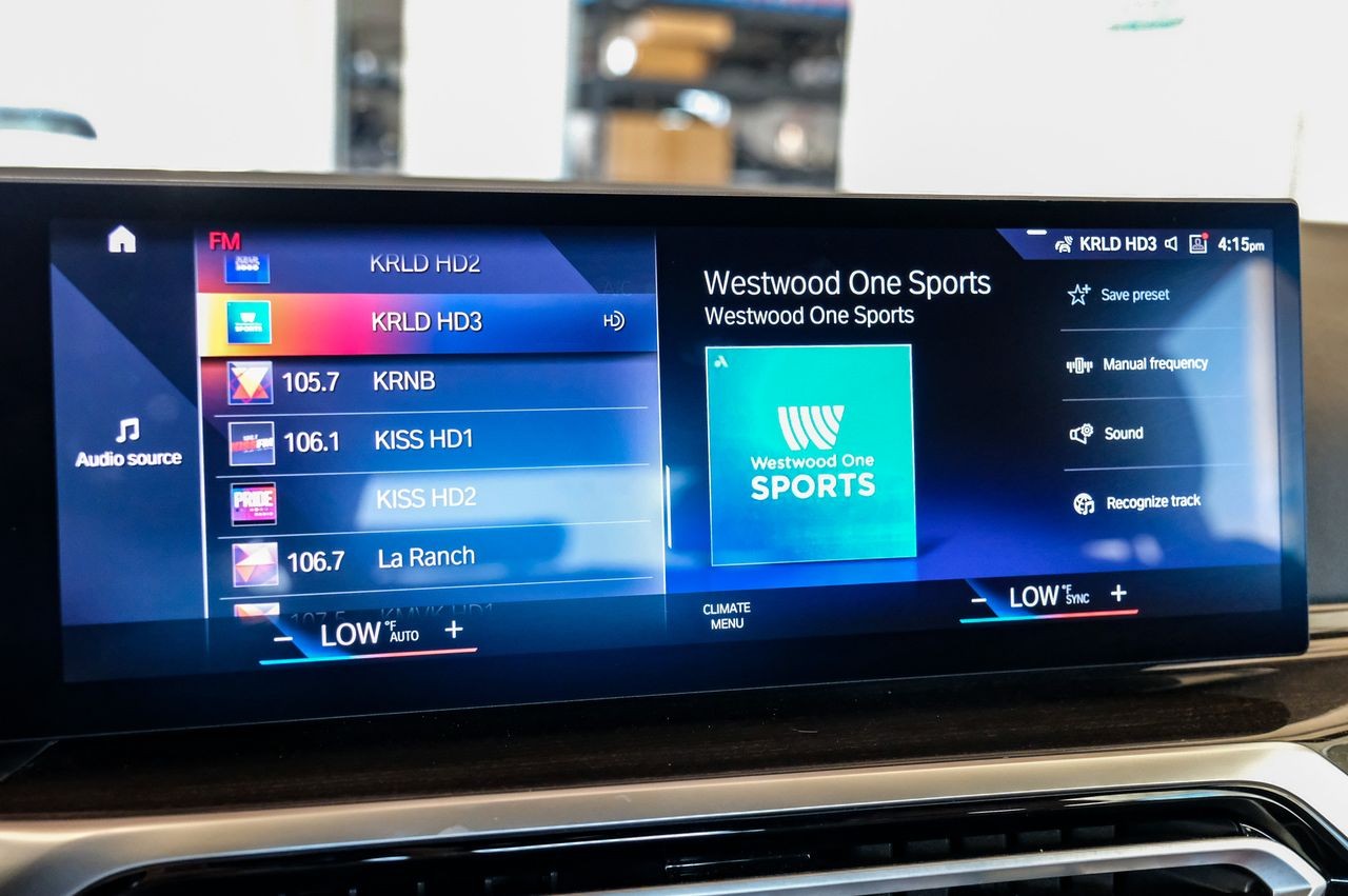 BMW i4 Vehicle Main Gallery Image 32