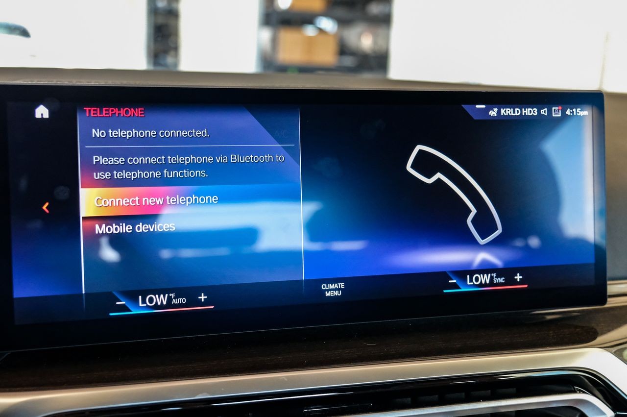 BMW i4 Vehicle Main Gallery Image 33