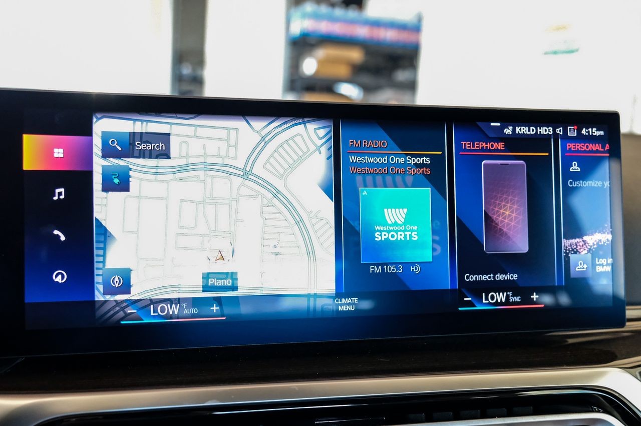 BMW i4 Vehicle Main Gallery Image 34