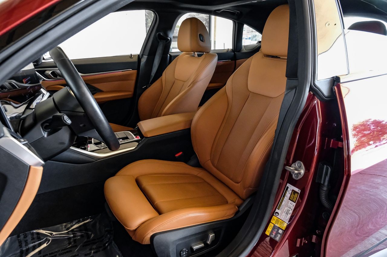 BMW i4 Vehicle Main Gallery Image 35