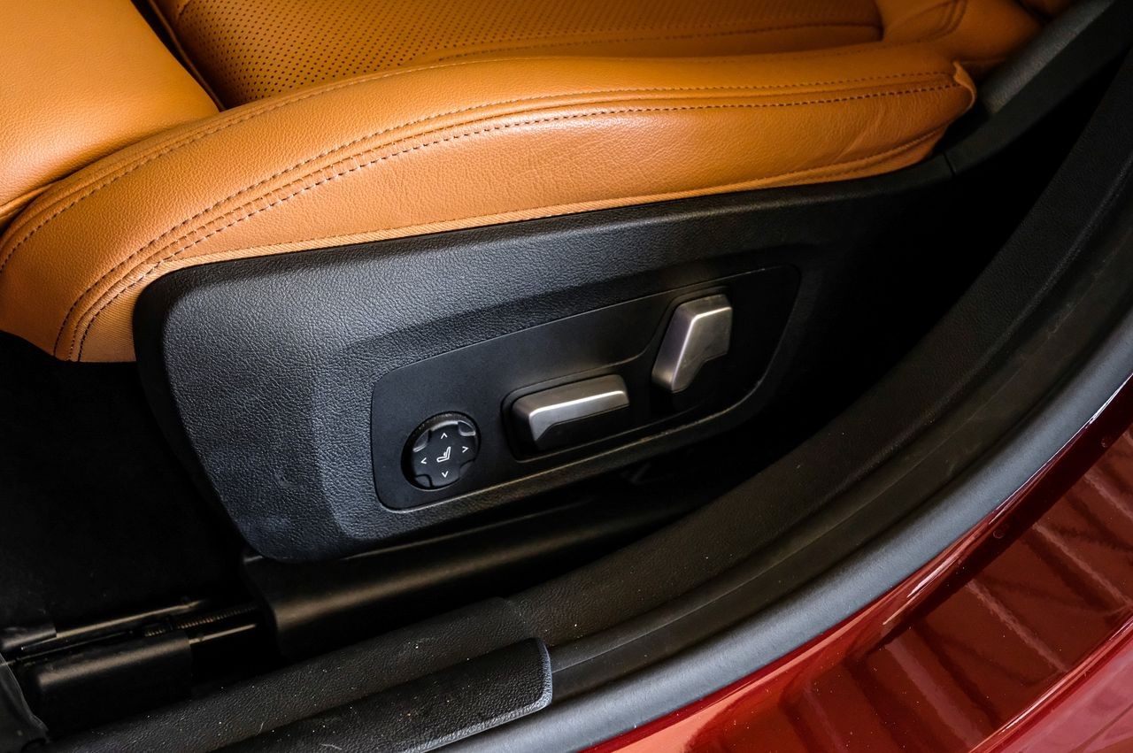 BMW i4 Vehicle Main Gallery Image 36
