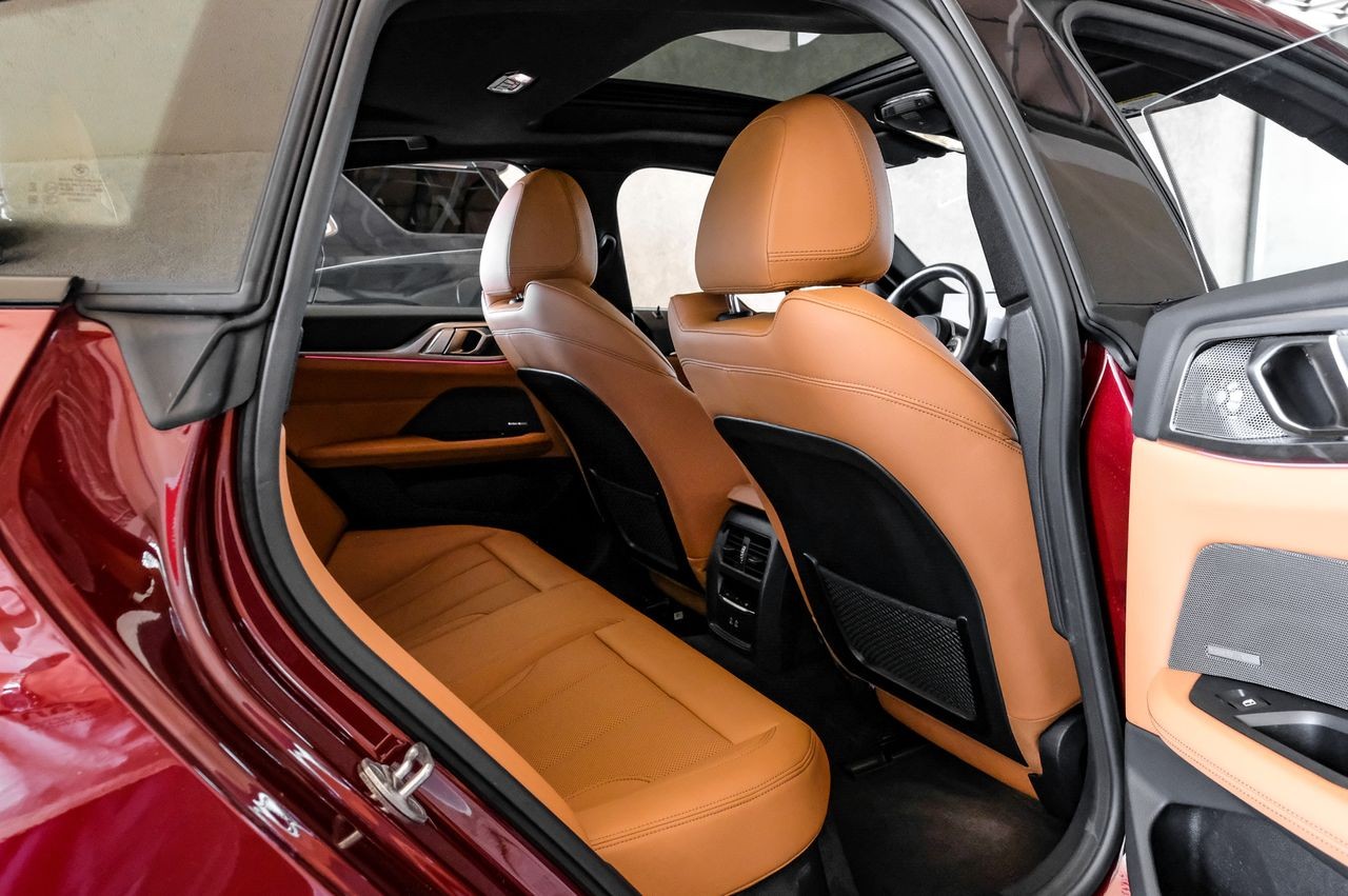 BMW i4 Vehicle Main Gallery Image 40