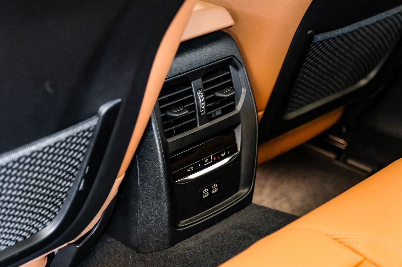 BMW i4 Vehicle Main Gallery Image 41