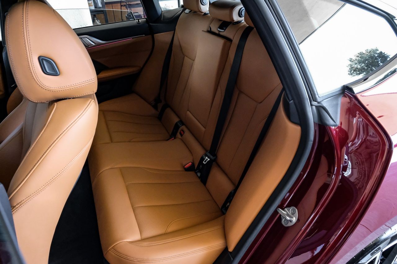 BMW i4 Vehicle Main Gallery Image 43