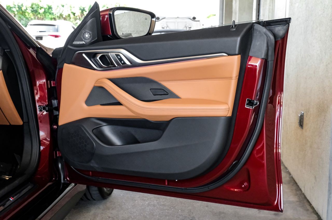 BMW i4 Vehicle Main Gallery Image 47