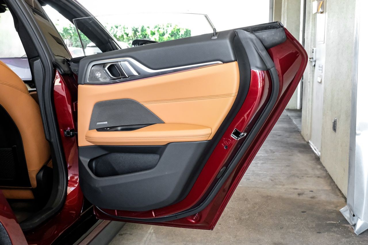 BMW i4 Vehicle Main Gallery Image 49